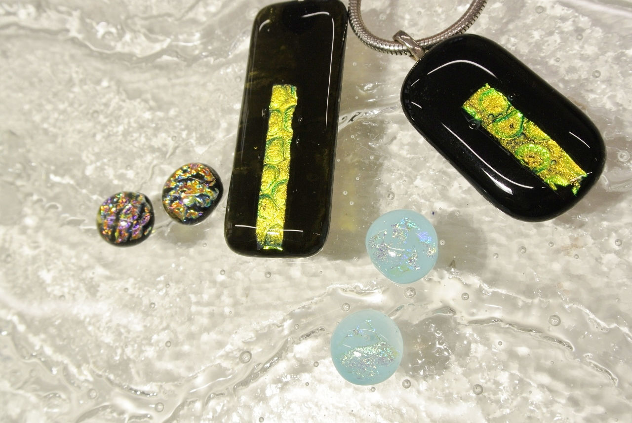 Šperky s použitím dichroického skla 